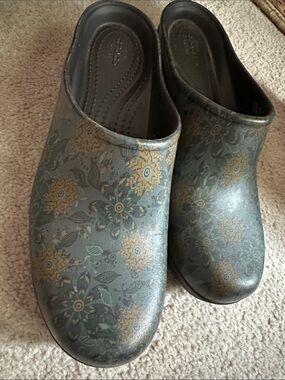 CROCS Women's Floral Slip-On Clogs in Black and Green